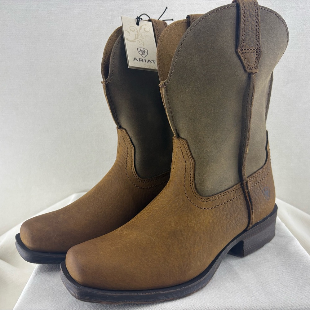 Ariat women’s Brown Bomber Western Boots size 6 M NIB